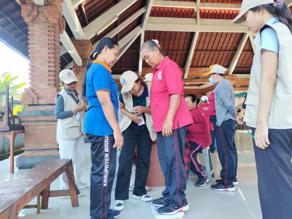 Pelaksanaan Kegiatan Posyandu Balita,  Lansia dan BKB Banjar Dinas Kuwum Desa Kuwum